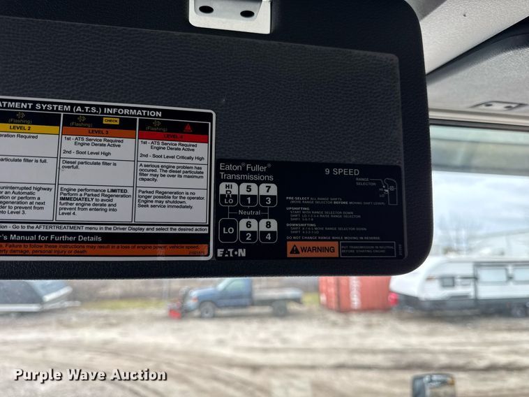 image for item DU3431 2009 Volvo VNL semi truck