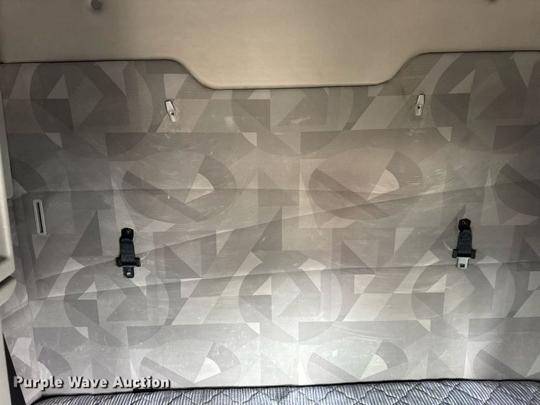 image for item DU3431 2009 Volvo VNL semi truck