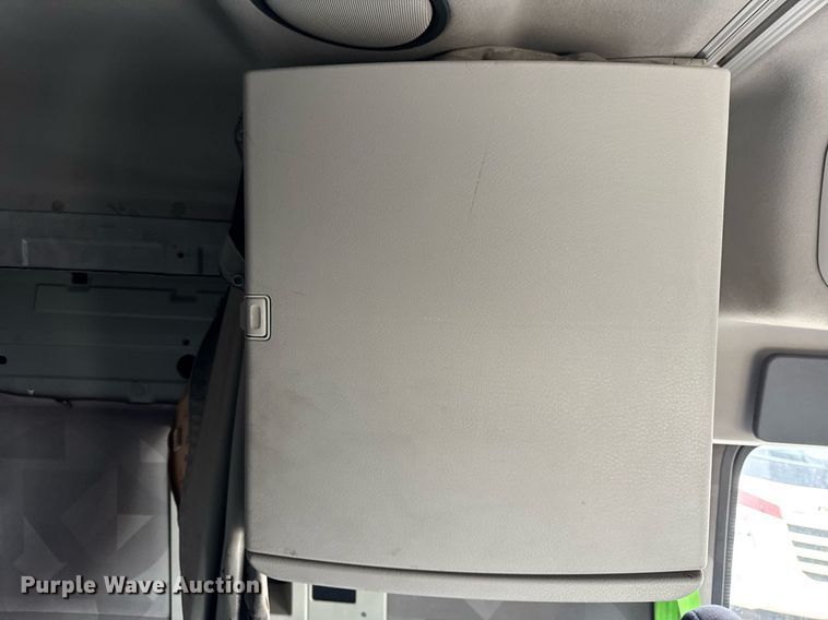 image for item DU3431 2009 Volvo VNL semi truck