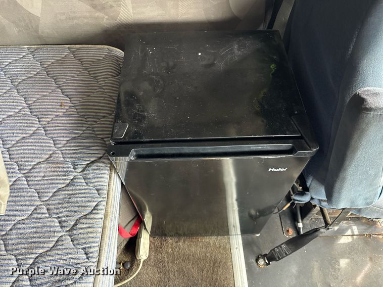 image for item DU3431 2009 Volvo VNL semi truck