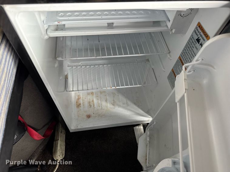 image for item DU3431 2009 Volvo VNL semi truck