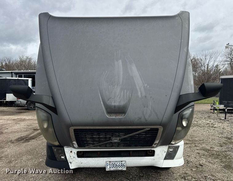 image for item DU3431 2009 Volvo VNL semi truck