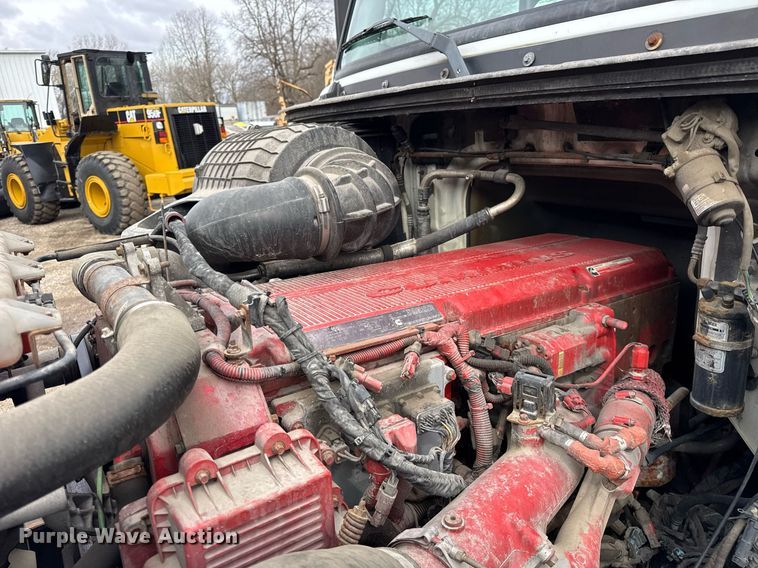 image for item DU3431 2009 Volvo VNL semi truck