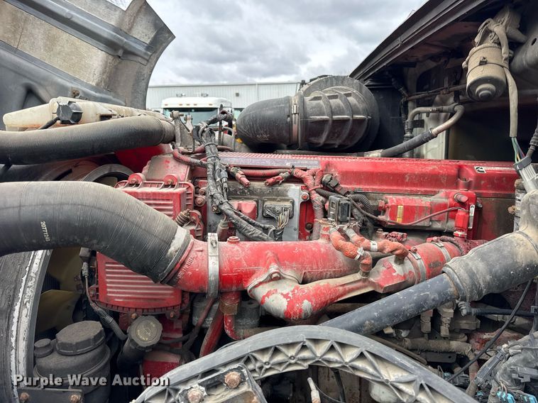 image for item DU3431 2009 Volvo VNL semi truck