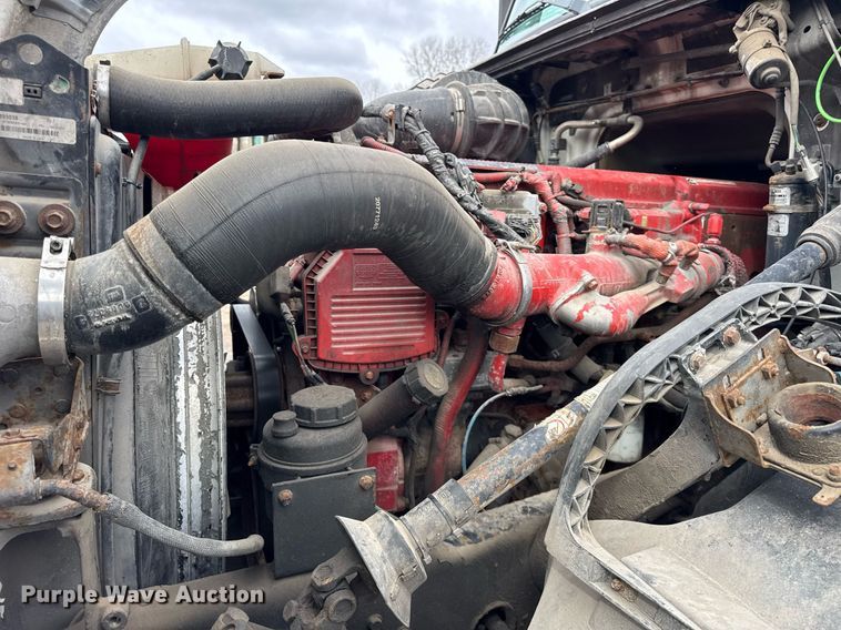 image for item DU3431 2009 Volvo VNL semi truck