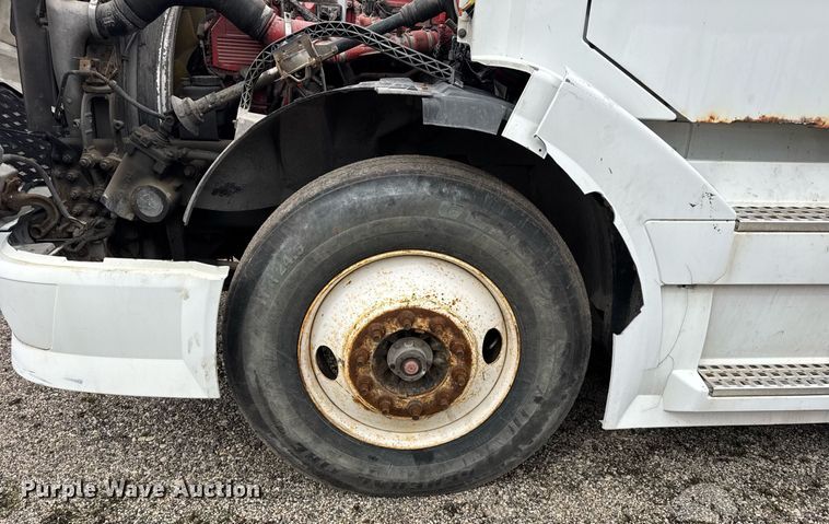 image for item DU3431 2009 Volvo VNL semi truck