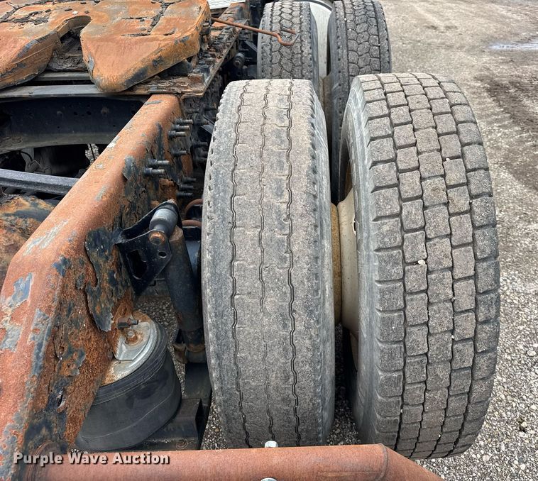 image for item DU3431 2009 Volvo VNL semi truck