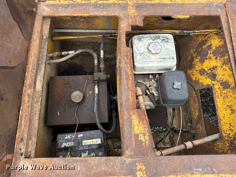 image for item DU3442 1978 Load King 353LFP lowboy equipment trailer