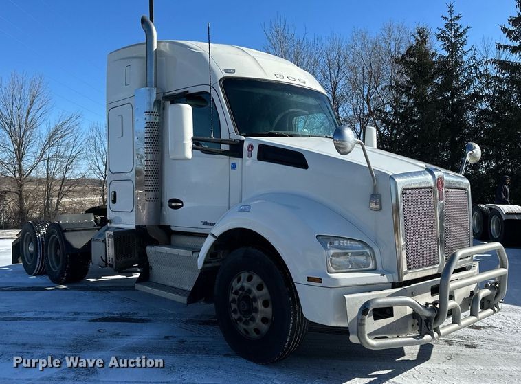 image for item DV0567 2016 Kenworth  T880 semi truck