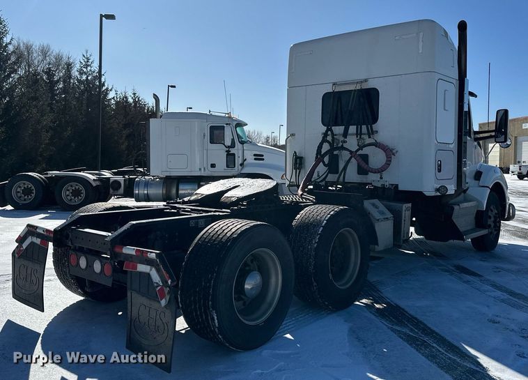 image for item DV0567 2016 Kenworth  T880 semi truck