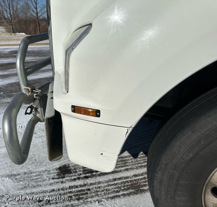 image for item DV0567 2016 Kenworth  T880 semi truck