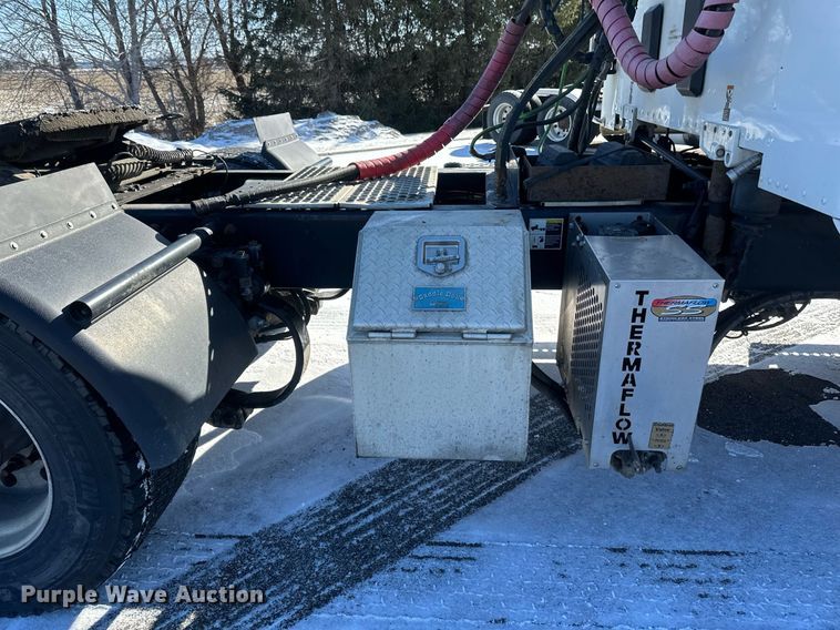 image for item DV0567 2016 Kenworth  T880 semi truck