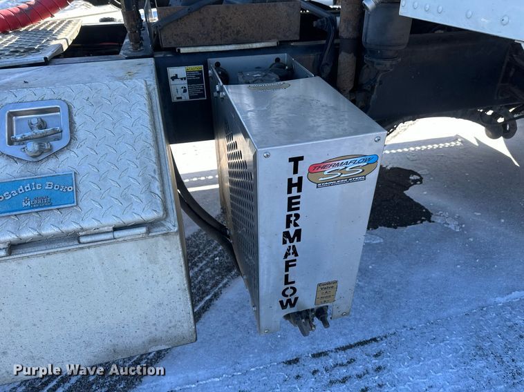 image for item DV0567 2016 Kenworth  T880 semi truck