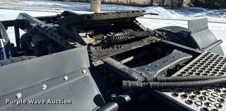 image for item DV0567 2016 Kenworth  T880 semi truck