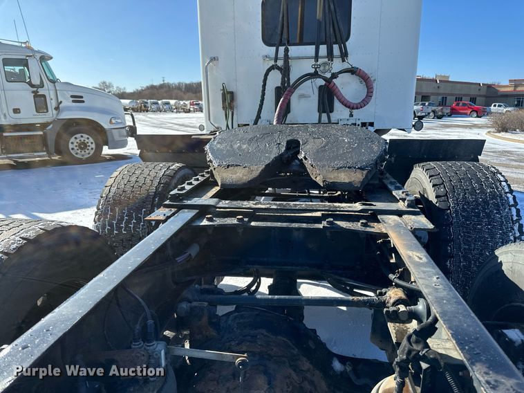 image for item DV0567 2016 Kenworth  T880 semi truck