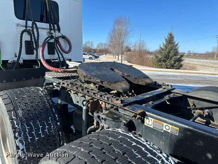 image for item DV0567 2016 Kenworth  T880 semi truck