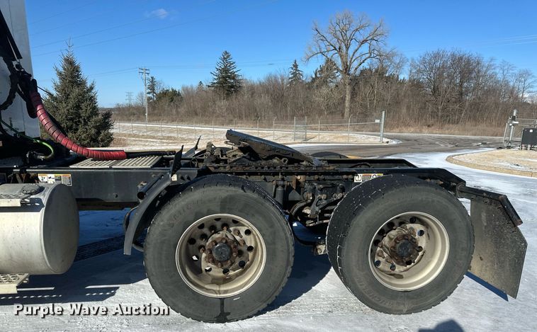 image for item DV0567 2016 Kenworth  T880 semi truck