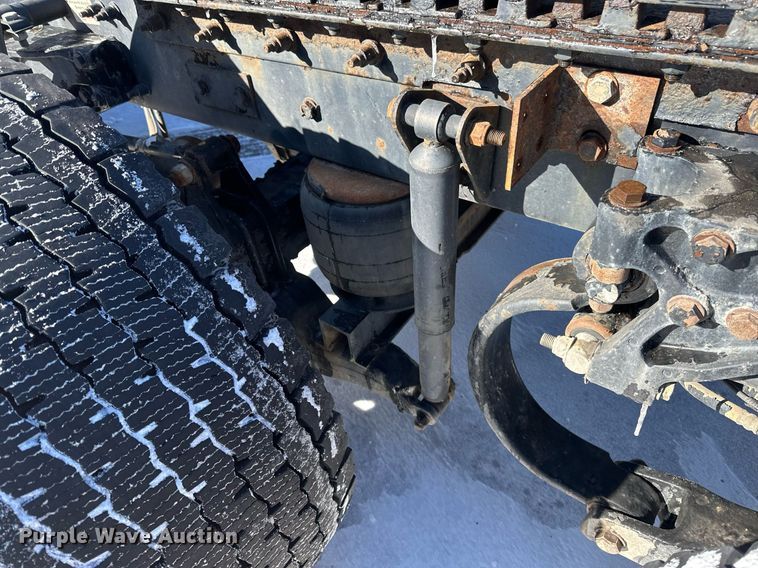 image for item DV0567 2016 Kenworth  T880 semi truck