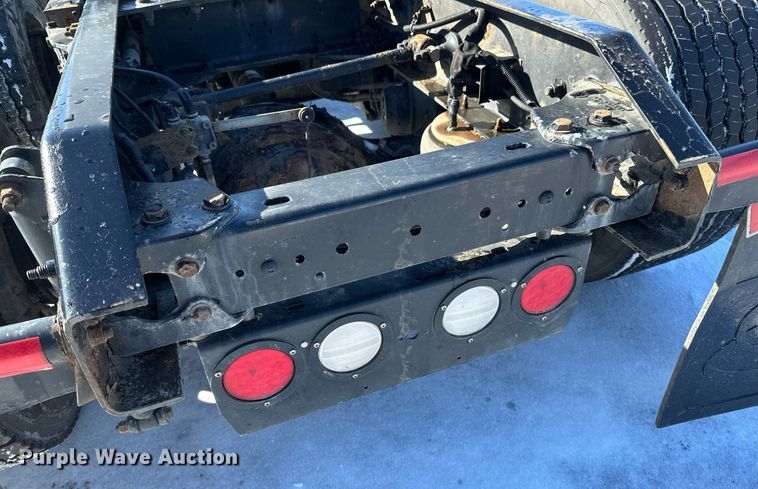 image for item DV0567 2016 Kenworth  T880 semi truck