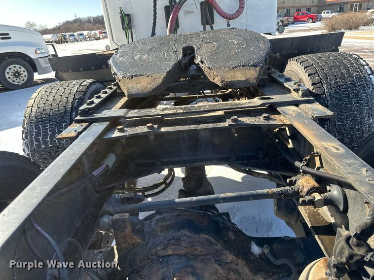 image for item DV0567 2016 Kenworth  T880 semi truck