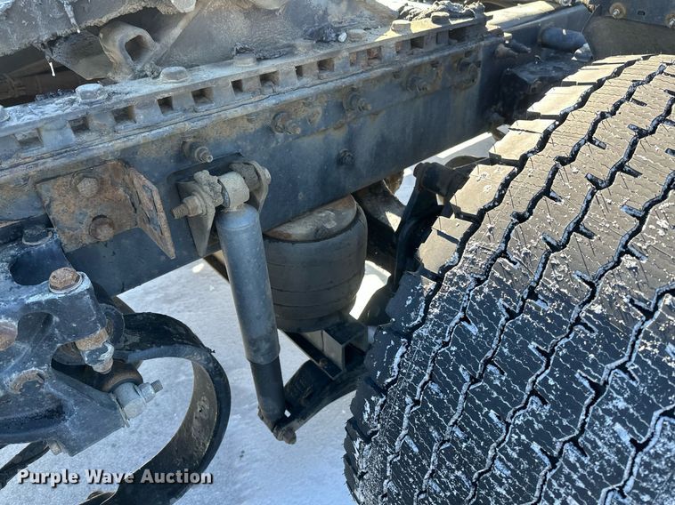 image for item DV0567 2016 Kenworth  T880 semi truck