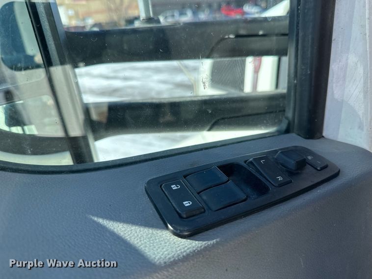 image for item DV0567 2016 Kenworth  T880 semi truck