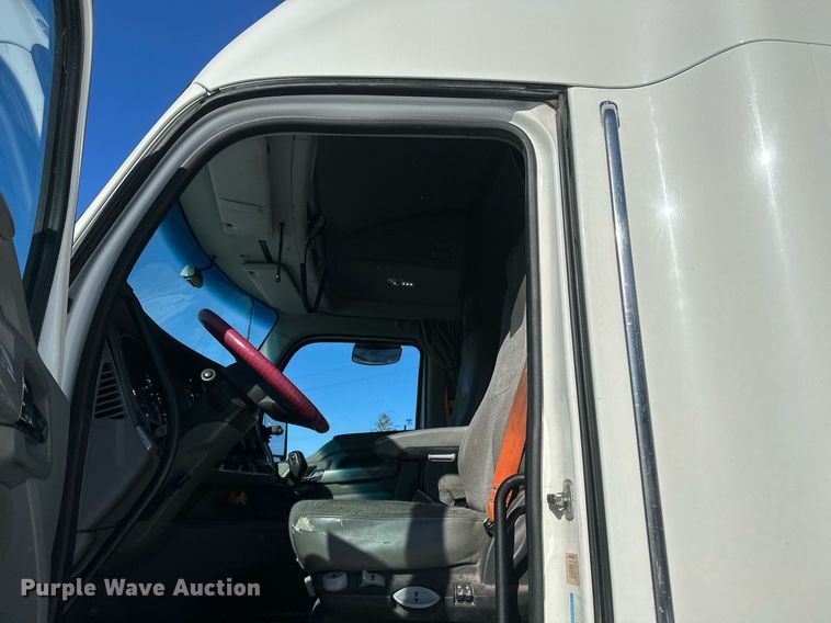 image for item DV0567 2016 Kenworth  T880 semi truck