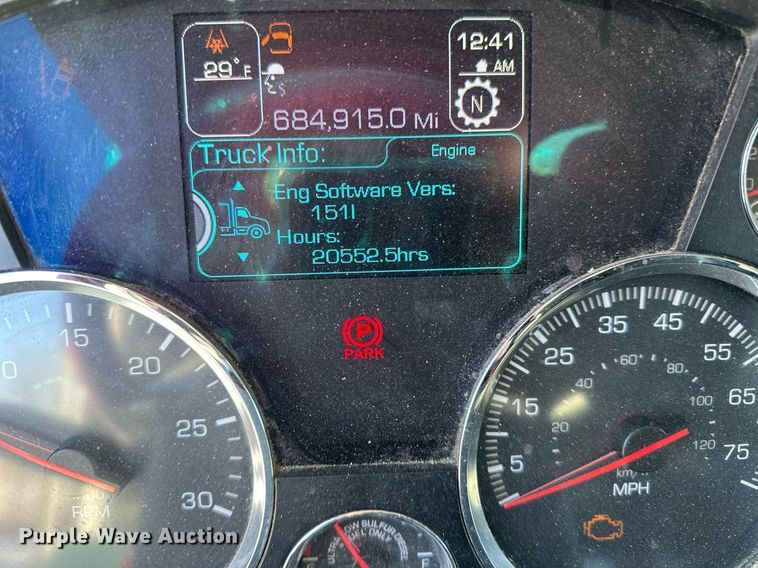 image for item DV0567 2016 Kenworth  T880 semi truck