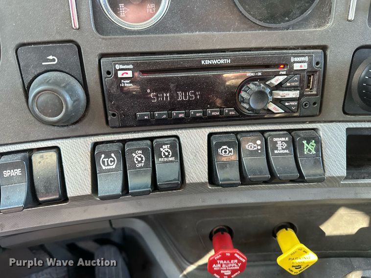 image for item DV0567 2016 Kenworth  T880 semi truck