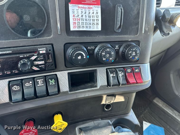 image for item DV0567 2016 Kenworth  T880 semi truck