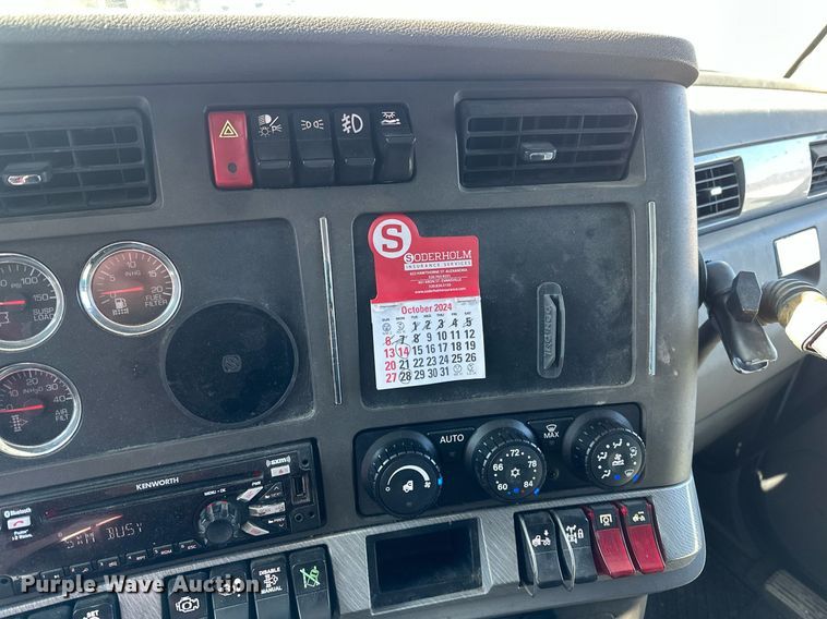 image for item DV0567 2016 Kenworth  T880 semi truck