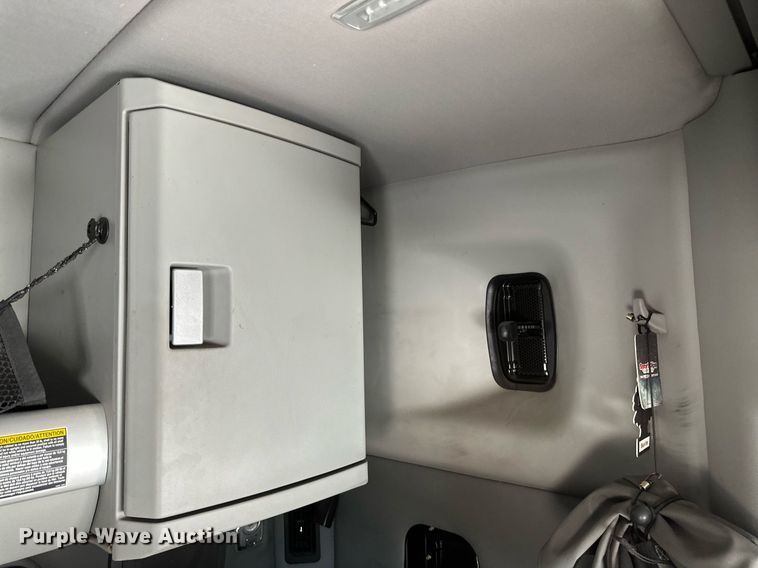 image for item DV0567 2016 Kenworth  T880 semi truck