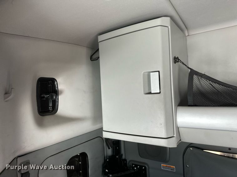 image for item DV0567 2016 Kenworth  T880 semi truck