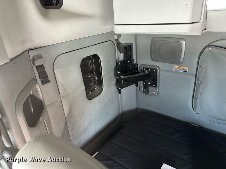 image for item DV0567 2016 Kenworth  T880 semi truck