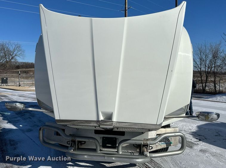 image for item DV0567 2016 Kenworth  T880 semi truck