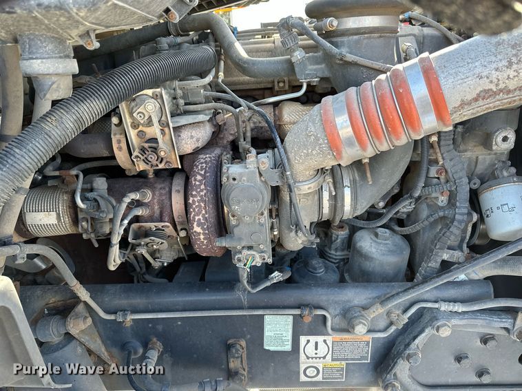 image for item DV0567 2016 Kenworth  T880 semi truck