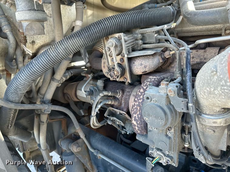 image for item DV0567 2016 Kenworth  T880 semi truck