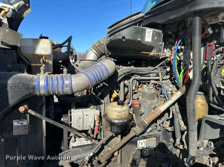 image for item DV0567 2016 Kenworth  T880 semi truck