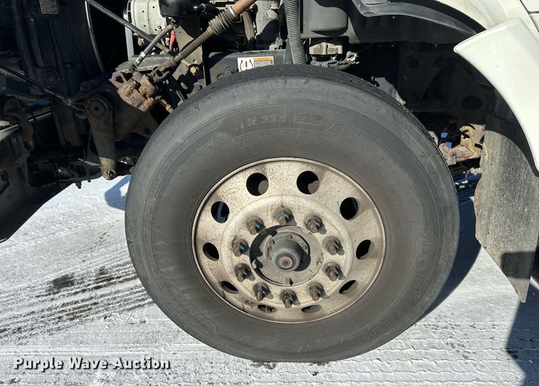 image for item DV0567 2016 Kenworth  T880 semi truck