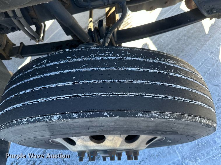 image for item DV0567 2016 Kenworth  T880 semi truck