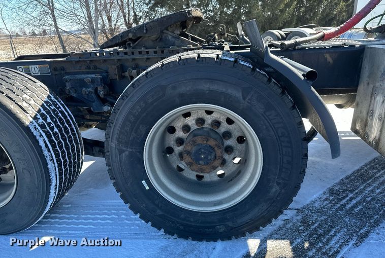 image for item DV0567 2016 Kenworth  T880 semi truck