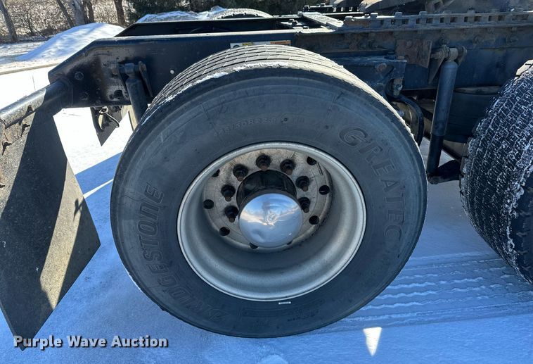 image for item DV0567 2016 Kenworth  T880 semi truck