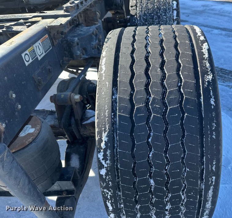 image for item DV0567 2016 Kenworth  T880 semi truck