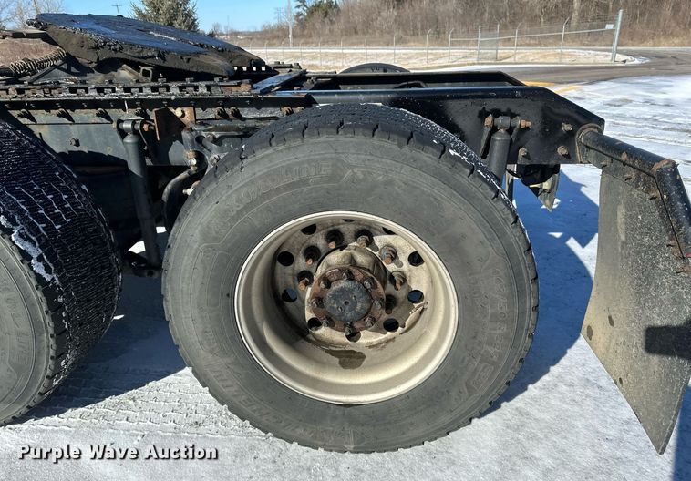 image for item DV0567 2016 Kenworth  T880 semi truck