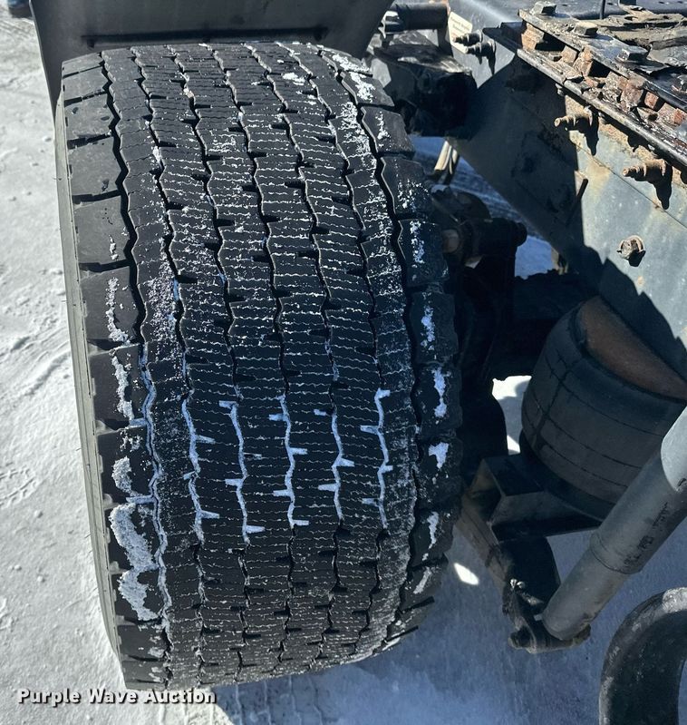 image for item DV0567 2016 Kenworth  T880 semi truck