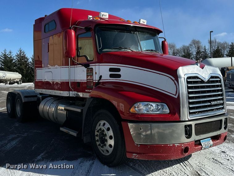 image for item DV0569 2015 Mack CXU613 semi truck