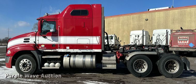 image for item DV0569 2015 Mack CXU613 semi truck