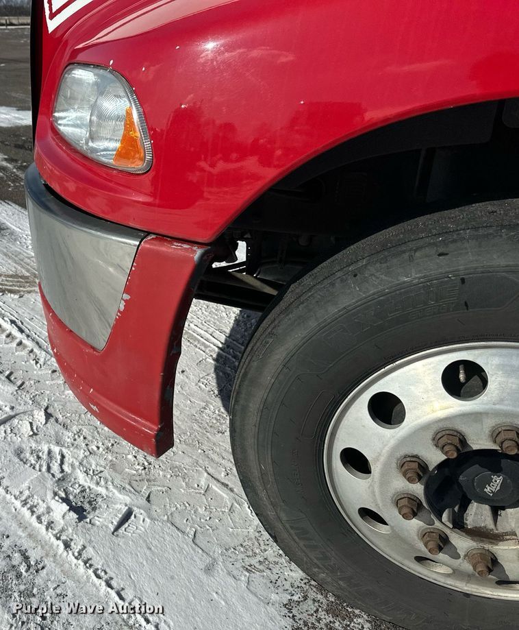 image for item DV0569 2015 Mack CXU613 semi truck