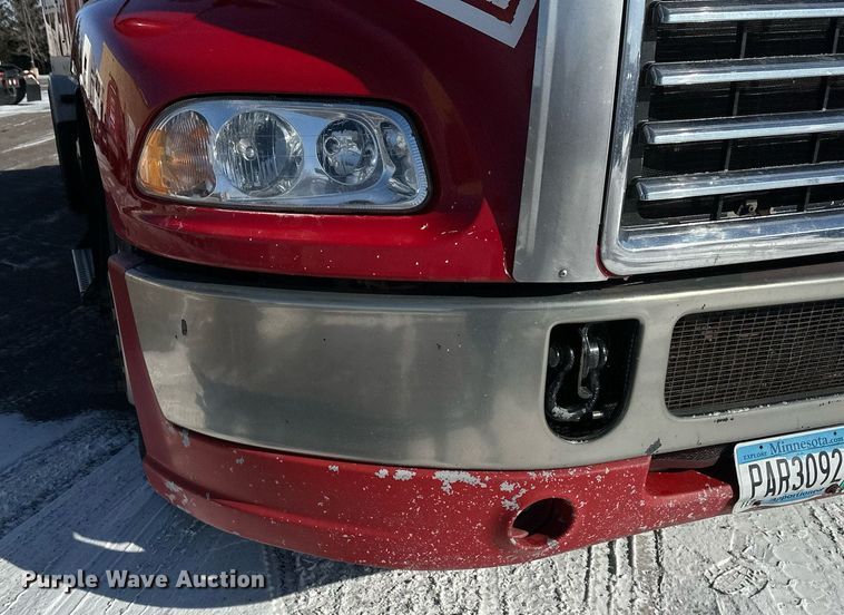 image for item DV0569 2015 Mack CXU613 semi truck