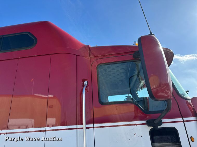 image for item DV0569 2015 Mack CXU613 semi truck